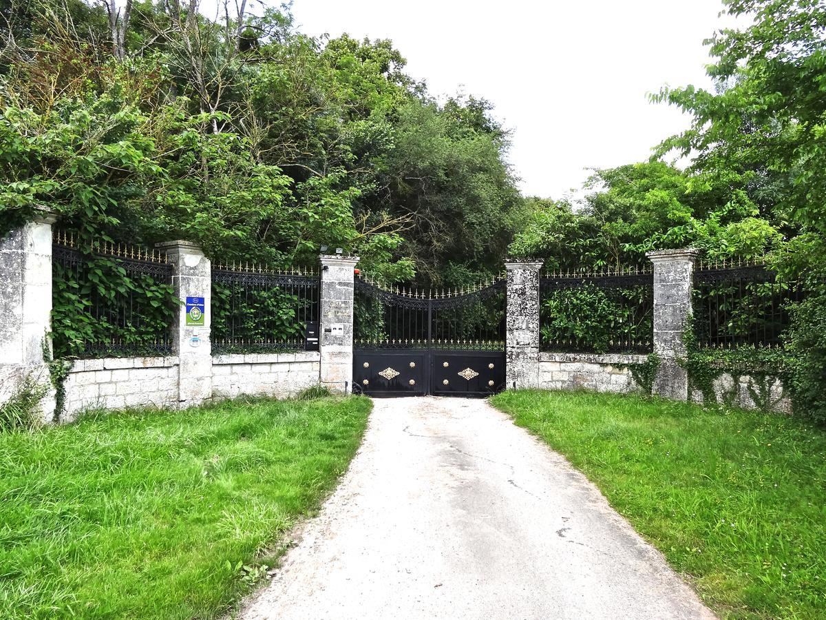 Chateau Les Vallees Tournon-Saint-Pierre Экстерьер фото