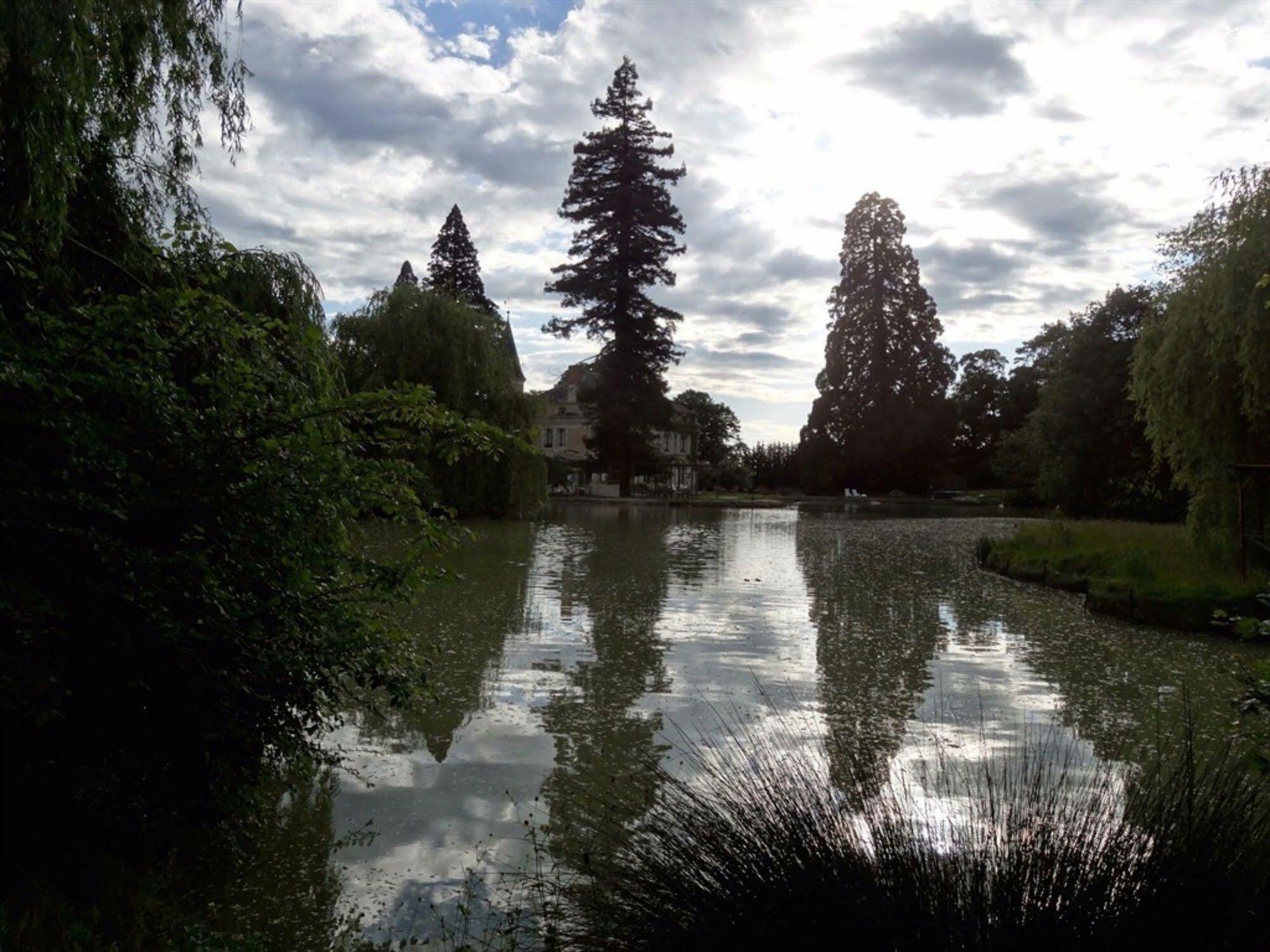 Bed and Breakfast Chateau Les Vallees Tournon-Saint-Pierre Экстерьер фото